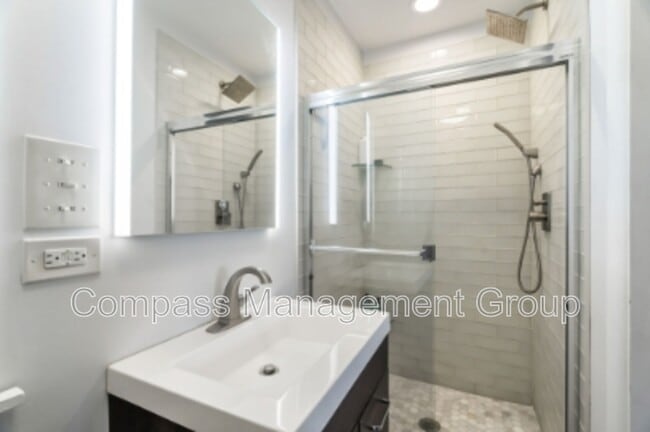 Building Photo - 217 Buckingham Dr