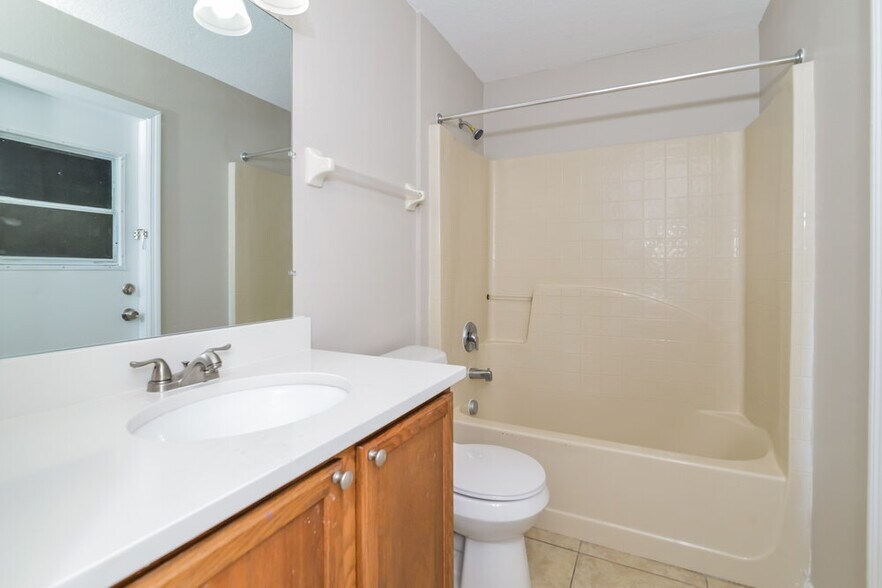 Building Photo - 903 Bonneville Ln