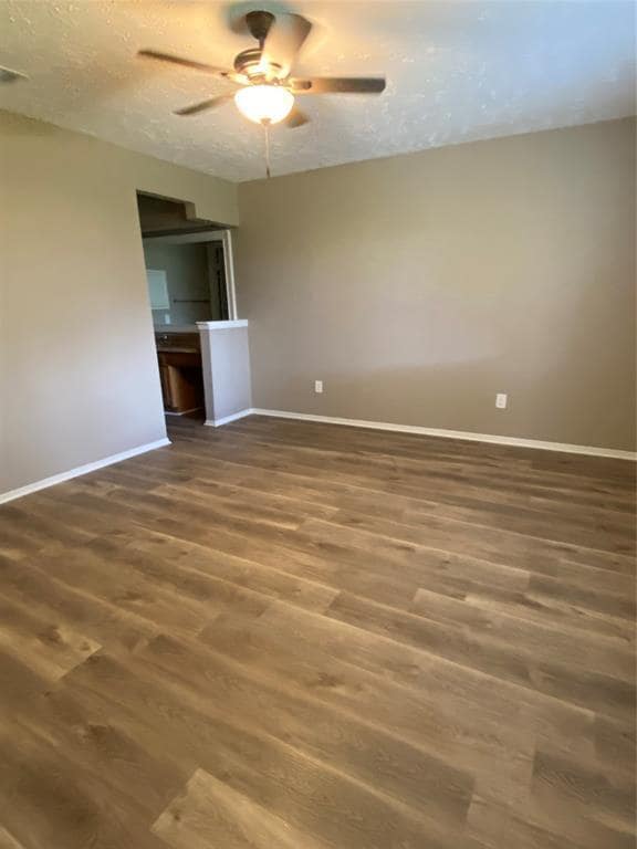 Building Photo - 410 Reseda Dr