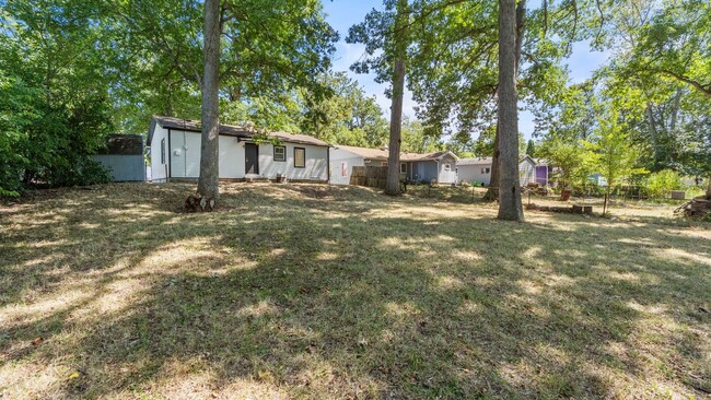 Building Photo - COMING SOON! 3 BEDROOM HOME!