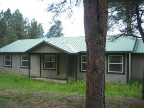 Building Photo - Nice home in a quiet neighborhood