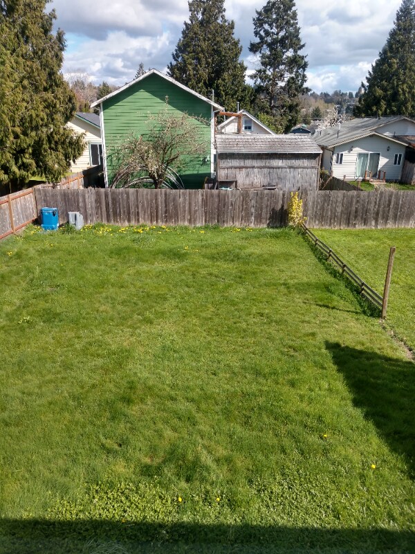 Building Photo - 834 4th Ave N