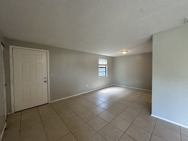 Building Photo - Cedarwood Condominiums