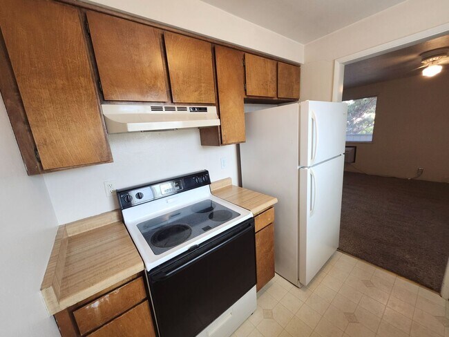 Building Photo - 2 Bed/1 Bath Apartment in NE Bend - Wichita Way