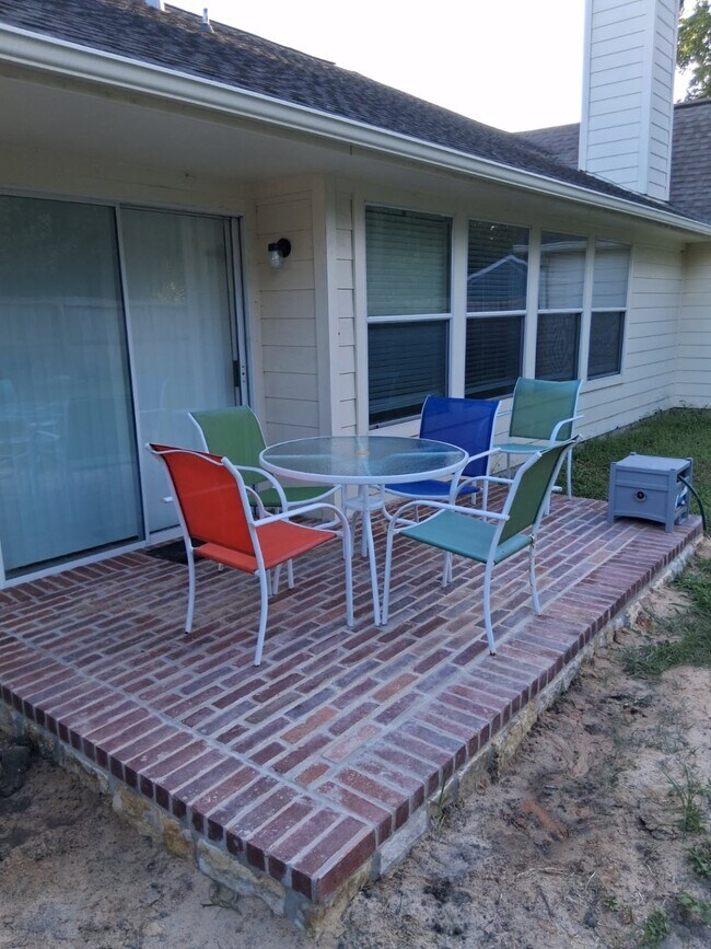 Building Photo - 3727 Idaho St