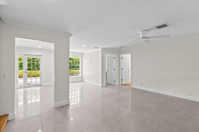 Building Photo - 4610 Pinetree Drive