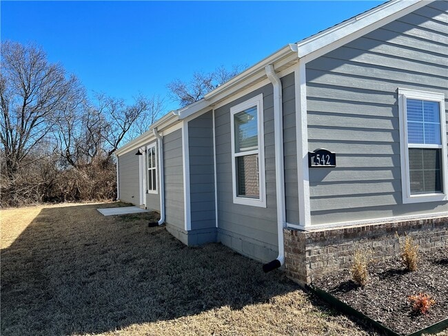 Building Photo - 542 N Cresswell Dr
