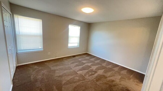 Building Photo - 2Br/2Ba Townhome in the J-town/Ferncreek area