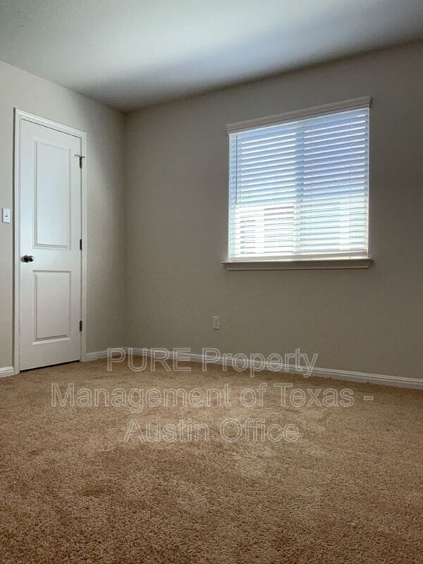 Building Photo - 112 Eagle Lake Dr