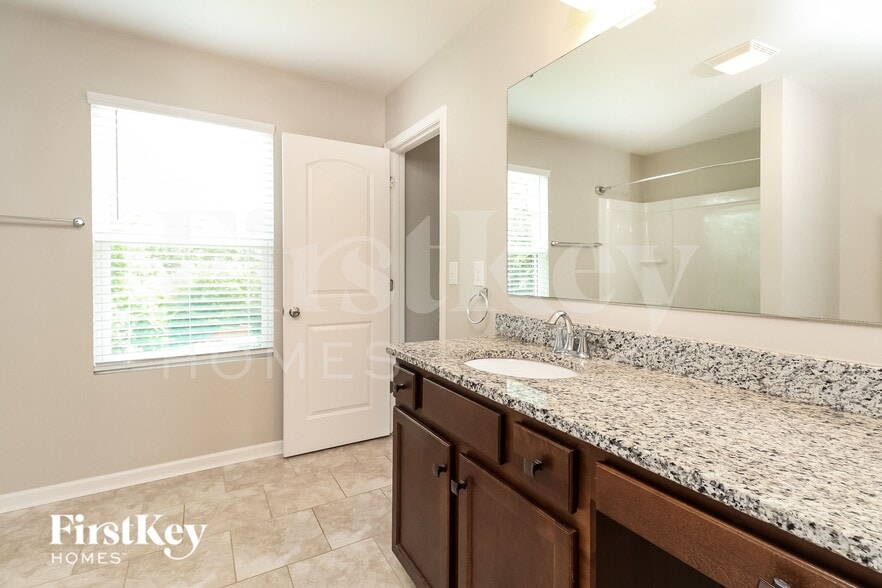 Building Photo - 8000 Camden Crossing