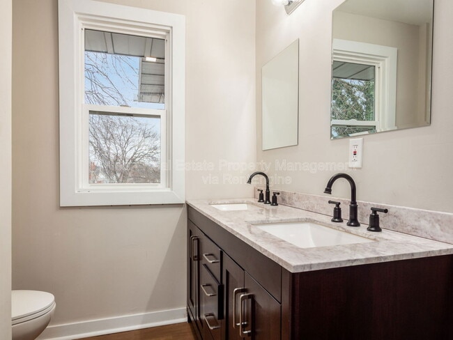 Building Photo - 1390 Sullivant Ave