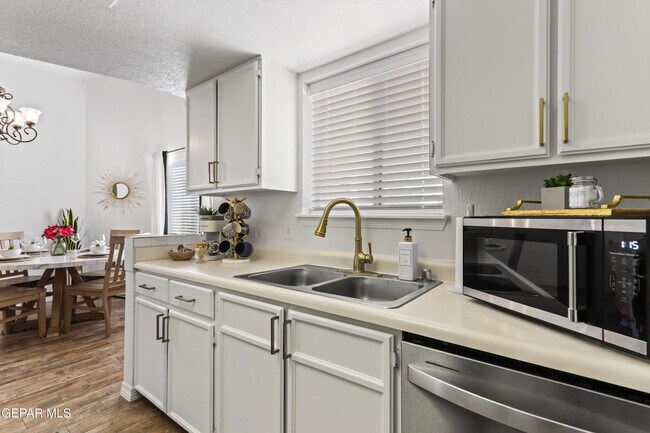 Building Photo - 12120 Desert Quail Ave