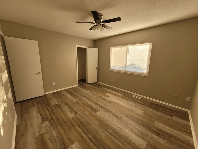 Building Photo - Townhouse in the Heart of Virginia Beach!
