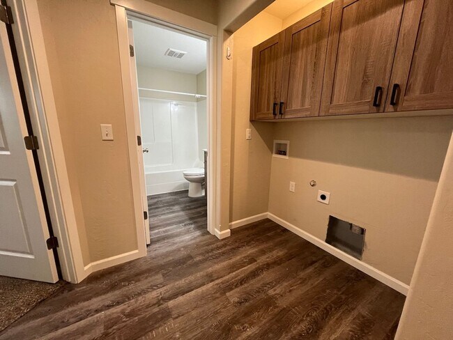Building Photo - 3-Bed Home with Garage & Fenced Yard in Pr...
