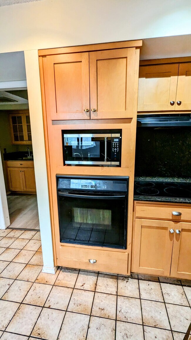 Building Photo - 7720 S Lakewood Ave