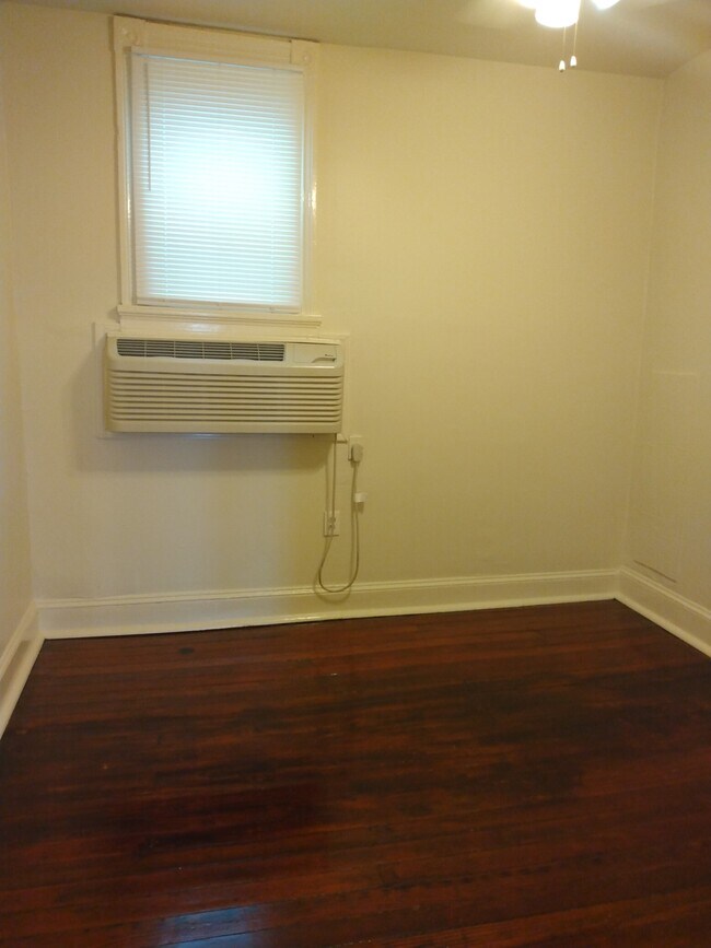 Building Photo - 3402 Dryades St