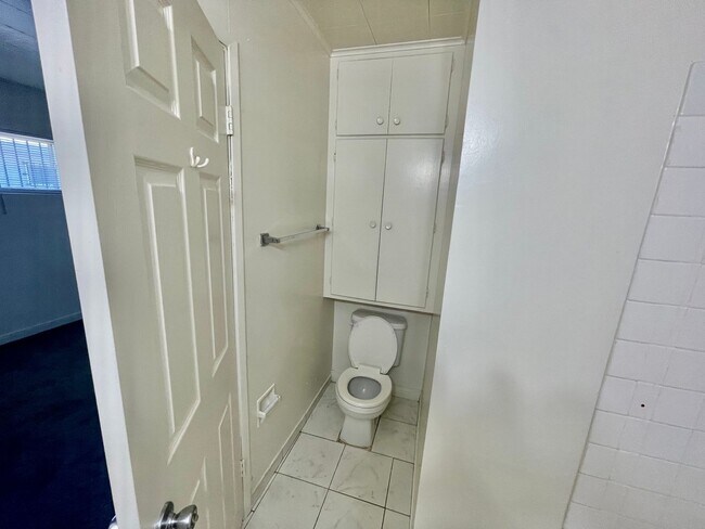 Building Photo - 397 N 15th St