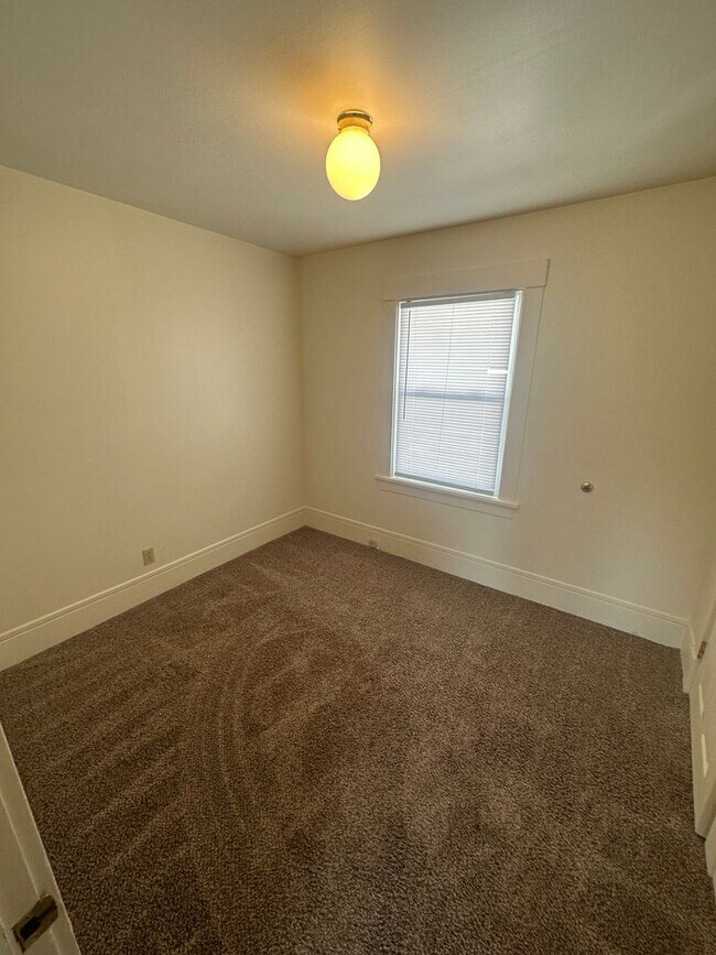 Building Photo - ste614