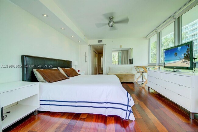 Building Photo - 1577 Bay 201 Bay
