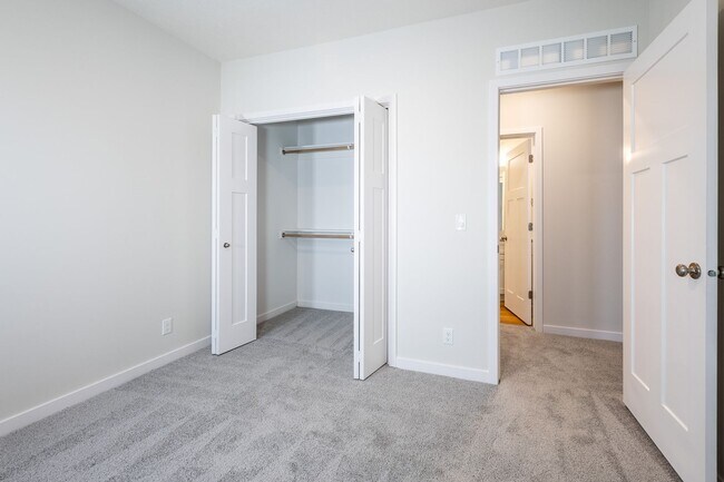 Building Photo - Stunning New Built 5 Bed Duplex!