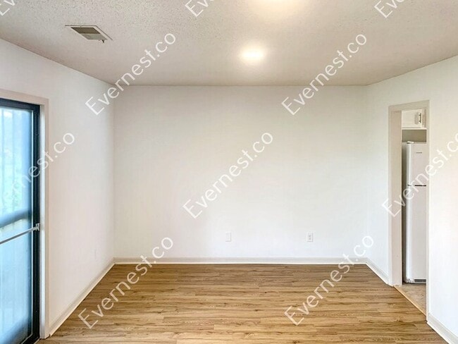 Building Photo - 6107 Crest Green Rd