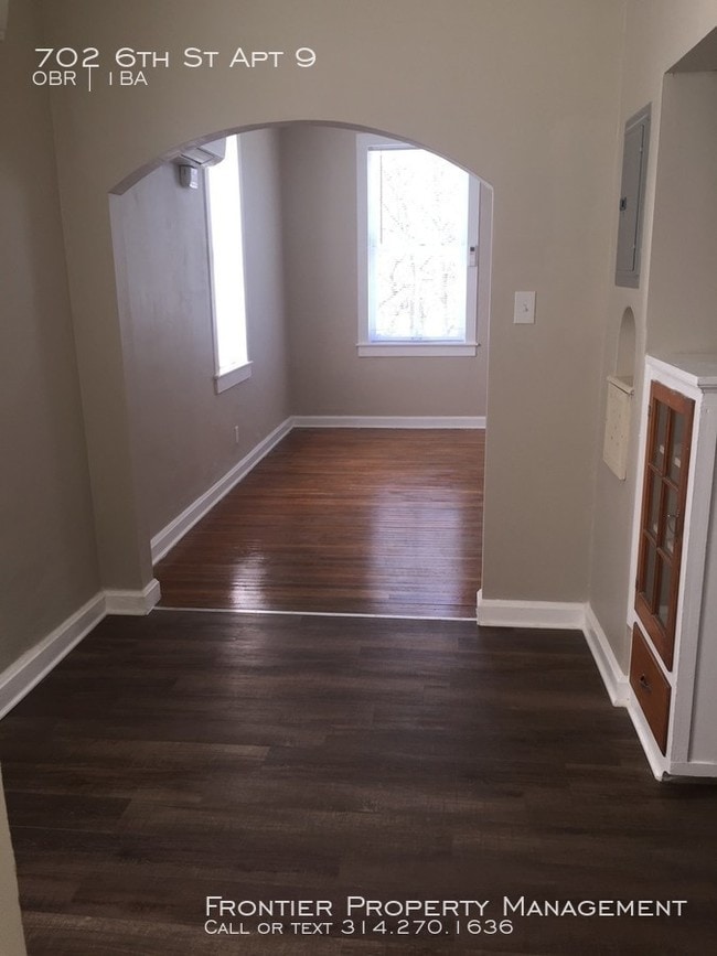 Building Photo - Efficiency Apartment in Boonville