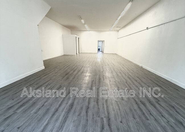 Building Photo - 135 W Yosemite Ave