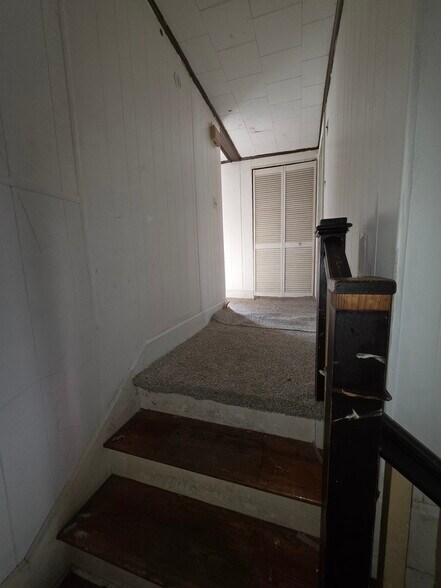 Stairs - 307 N Governors Ave