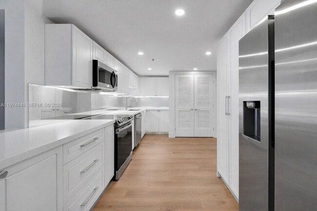 Building Photo - 555 NE 34th St