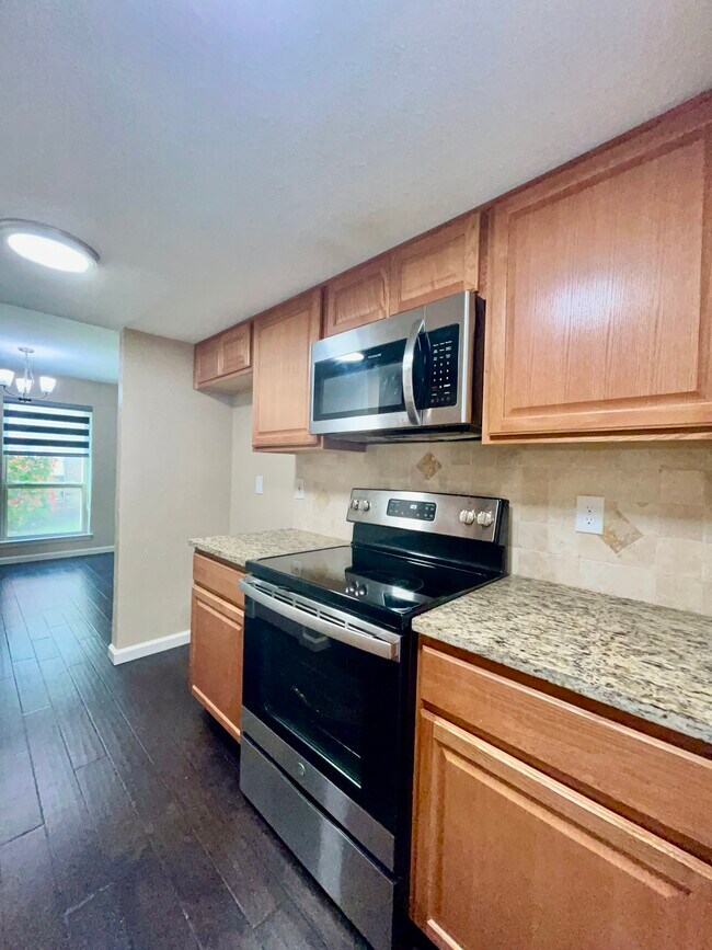 Building Photo - 919 S Weatherred Dr