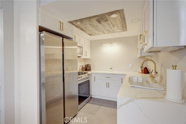 Building Photo - 16562 Regina Cir