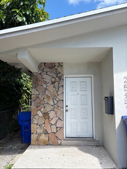 Primary Photo - 2535 NW 9th St