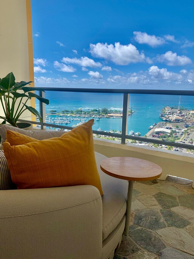 Building Photo - 2 bedroom unit in Kakaako!