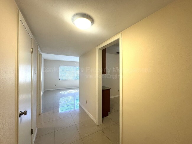 Building Photo - 612 Martin Ave