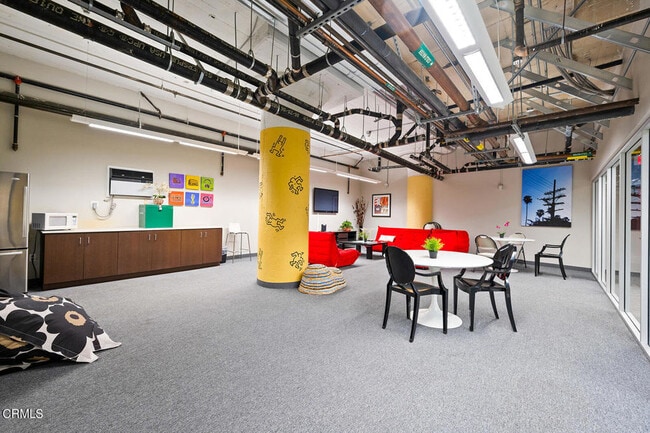 Building Photo - 200 N San Fernando Rd