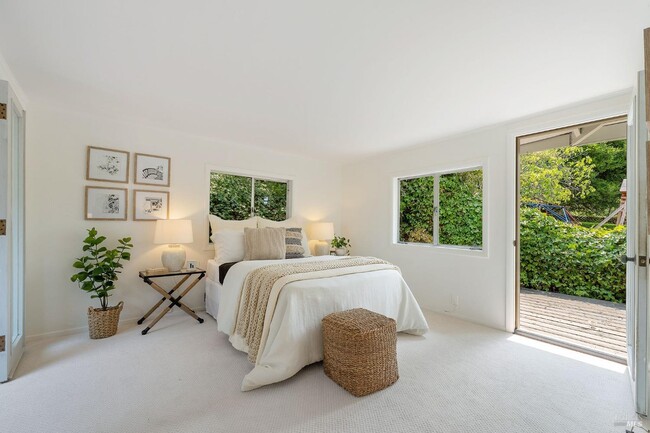 Building Photo - 765 Tiburon Blvd