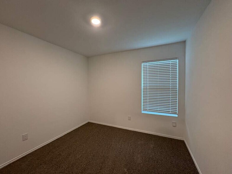 Building Photo - 1338 Mosely Cir
