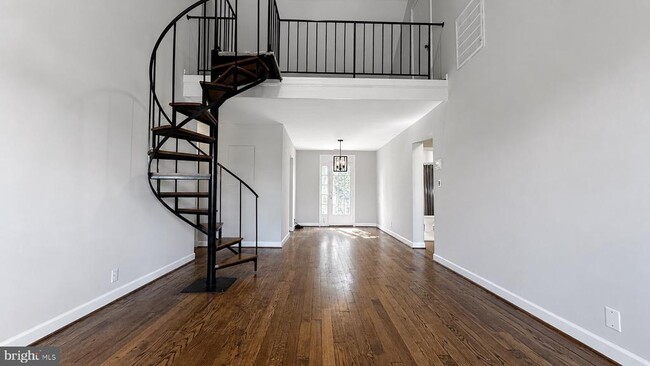 Building Photo - 4814 30th St S
