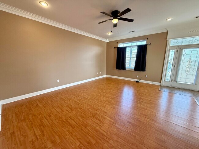 Building Photo - 98 Melrose Dr