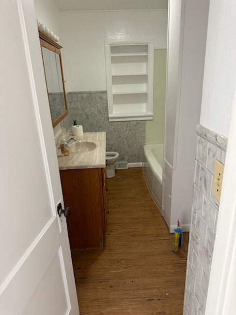 Upstairs Bathroom - 2101 S 10th St W