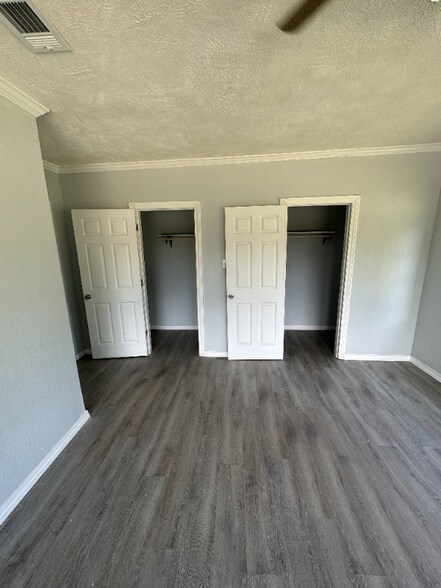 Building Photo - 222 E 38th St