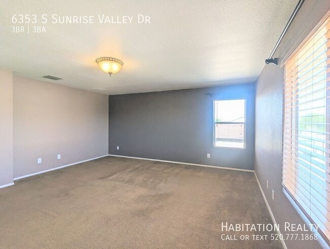 Building Photo - 6353 S Sunrise Valley Dr