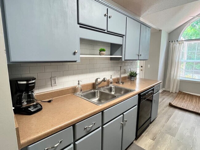 Building Photo - 182 Aquinnah Dr