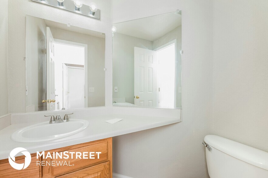 Building Photo - 2229 S Truckee St