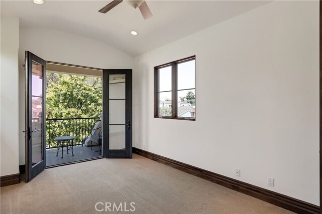 Building Photo - 718 N Poinsettia Ave