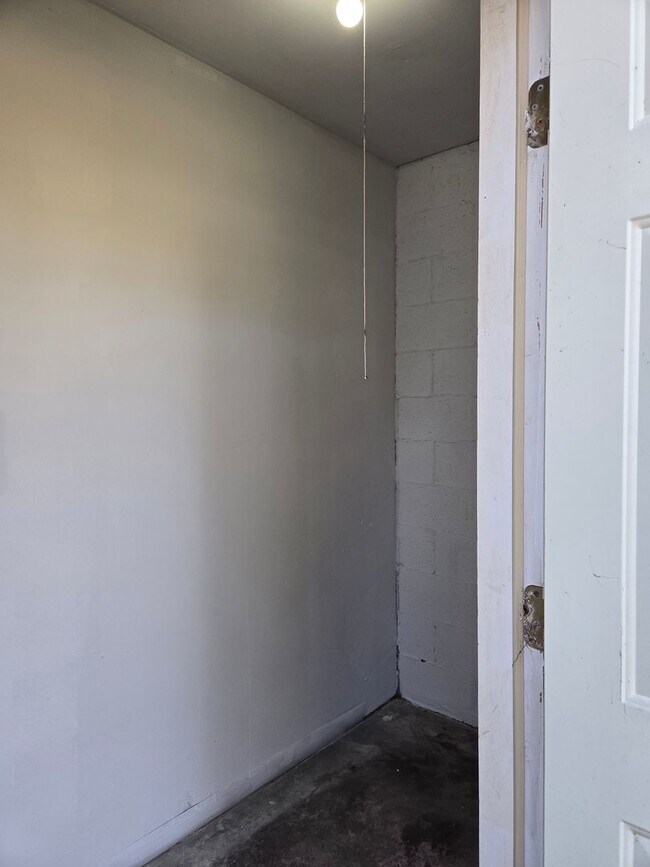 Building Photo - Move In Ready!!