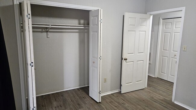 Bedroom - 1202 Thorpe Ln