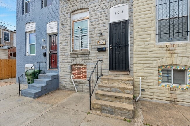 Building Photo - 2 Bedroom Rental In McElderry Park Vouchers Accepted and Poor Credit Considered
