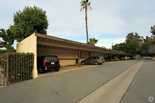 Primary Photo - Hillcrest Glen Apartments