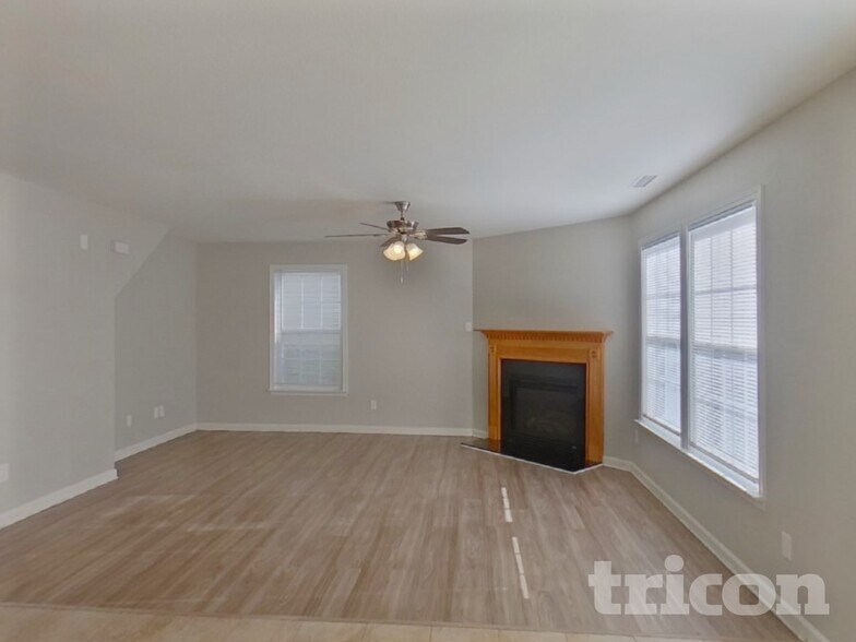 Building Photo - 806 Littleton Dr